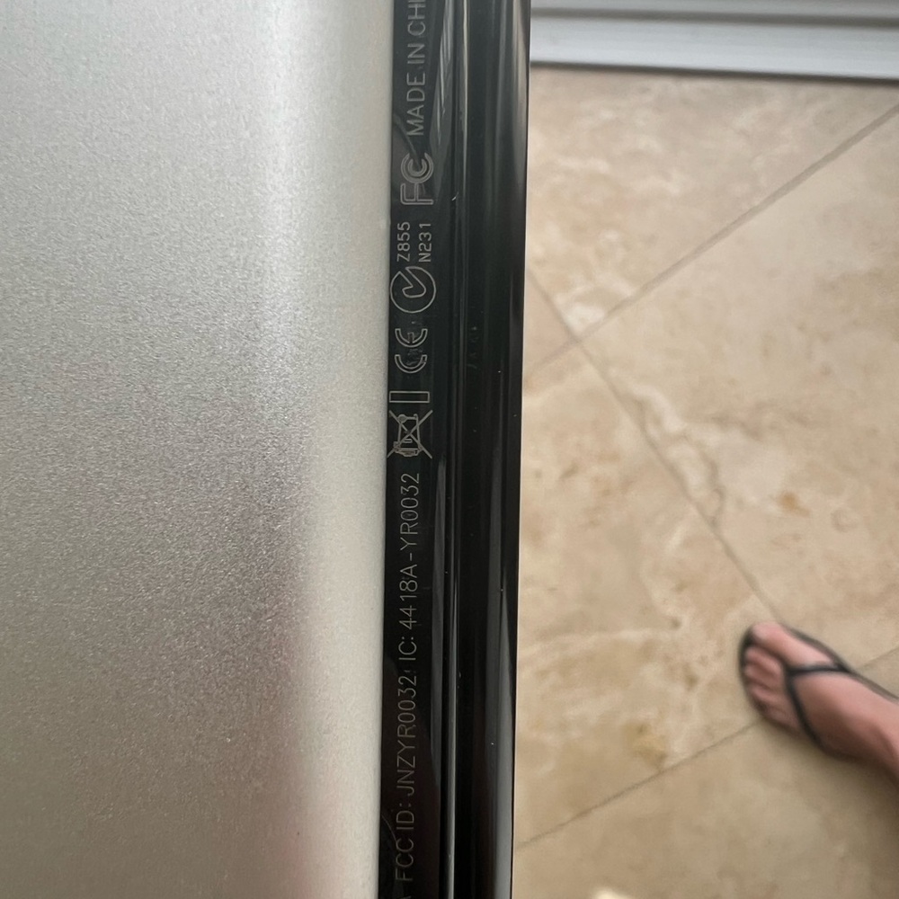 Logitech Ultrathin Keyboard Cover - Picture 9 of 10